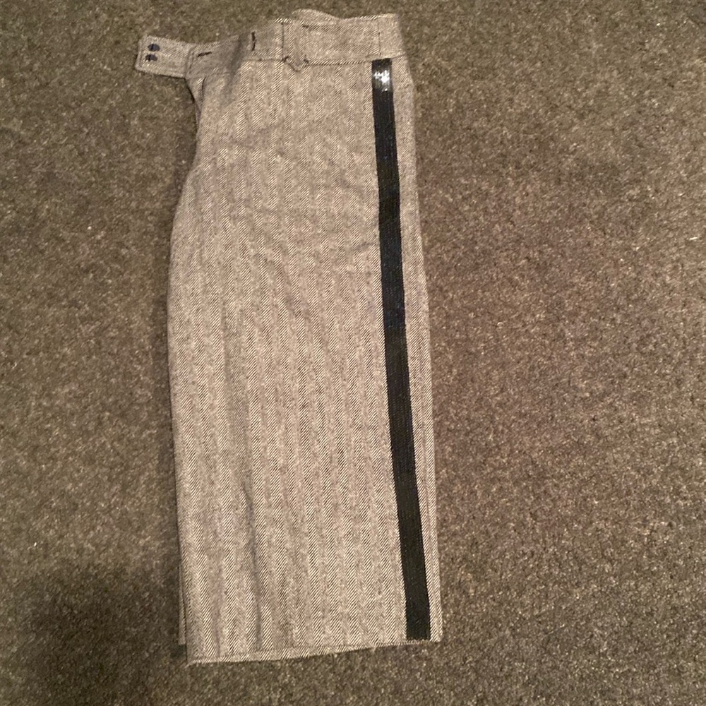 Rayon silk and wool blend, and Taylor loft, size 8 crop pants